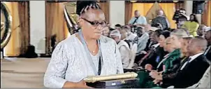  ?? ?? Ipeleng Mazabane accepted the Mendi award for bravery on behalf of her son Kgomotso Thomas. Picture: Supplied