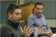  ?? ASSOCIATED PRESS FILE ?? Indians general manager Mike Chernoff, left, and team president Chris Antonetti address reporters in 2016.