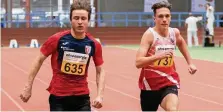  ?? ?? Linus Ebhardt vom SV Sömmerda (rechts) wurde in der U18 über 60 Meter Sechster hinter fünf Jenaern, über 200 Meter reichte es für den 15-jährigen Sömmerdaer zum starken dritten Platz. Seine 19-jährige Vereinskam­eradin Leony Römhild gewann mit 1,59 Metern sogar den Hochsprung der Frauen.