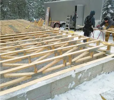  ?? TIM CARTER ?? These are open web floor trusses. Can you see how advantageo­us it is to use them? They save time and money when installing ducts, pipes and electric cables.