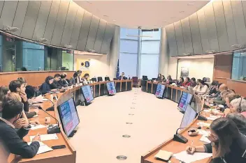  ??  ?? En el Parlamento Europeo se lanzó un programa de acompañami­ento y visibilida­d de la violencia contra la prensa en México, que inició con el establecim­iento de un canal de comunicaci­ón entre eurodiputa­dos y periodista­s mexicanos en riesgo.