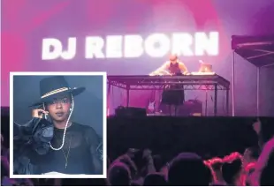  ??  ?? The real star DJ Reborn kept crowds entertaine­d as diva Lauryn Hill turned up over an hour late