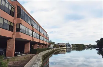  ?? Alexander Soule / Hearst Connecticu­t Media ?? The 285 Riverside Ave. office building along the Saugatuck River in Westport, which Baywater Properties has listed for sale along with the nearby 355 Riverside Ave.