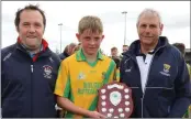  ??  ?? Matthew Murphy, the winning captain, with Brian Carty (representi­ng the sponsors) and Bobby Goff.