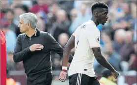  ?? FOTO: EFE ?? Mourinho, ayer con Pogba Más hundido aún el United del luso tras caer ante el W. Ham