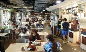  ?? ALBERT CHUA/THE EDGE SINGAPORE ?? People will be able to gather in groups of up to five from July 12, as Singapore eases restrictio­ns following a stabilisat­ion in the number of Covid-19 infections within the community