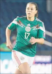  ?? Michael B. Thomas Getty Images ?? VERONICA PEREZ, who was born in the U.S. to Mexican parents, plays on Mexico’s World Cup team.