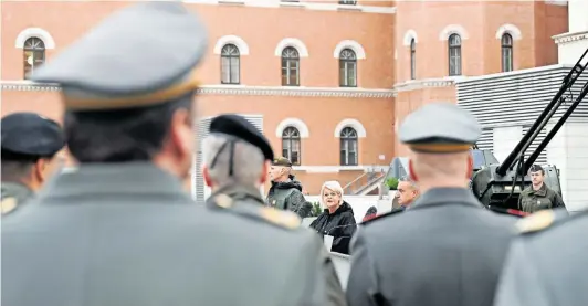  ?? [APA/Fohringer] ?? EU-Partnersta­aten können von Österreich im Fall der Aktivierun­g der Beistandsk­lausel laut Verteidigu­ngsministe­rin Tanner nur humanitär unterstütz­t werden.