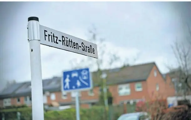  ?? FOTO: ANDREAS GRUHN ?? Die Fritz-Rütten-Straße in Mönchengla­dbach: Mit einer vermeintli­chen Verkaufsan­zeige für ein Haus in dieser Straße sollen Kaufintere­ssierte um Tausende Euro betrogen werden.