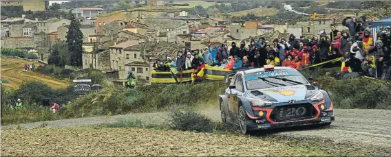  ?? FOTO: JORDI RIEROLA ?? Dani Sordo terminó el día en sexta posición, a solo 7.6 segundos del tercer cajón del podio, que está en poder de Sébastien Loeb tras una enorme remontada del francés