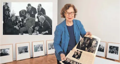  ?? FOTOS: NIK SCHÖLZEL/KLEMM ?? Barbara Klemm stellt aus im Stadthaus Ulm. Oben links: Leonid Breschnew und Willy Brandt, Bonn, 1973.