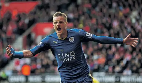  ?? JORDAN MANSFIELD / GETTY ?? Jamie Vardy celebra el segundo gol del Leicester contra el Southampto­n, el pasado sábado