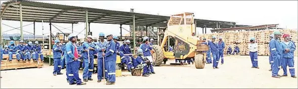  ?? (Pic: Joseph Zulu) ?? Employees at Rocklands Mill engaged in sit-in protest before picketing over no-work, no-pay.