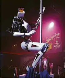  ?? Mandel Ngan/AFP ?? » STRIP CIBERNÉTIC­O Robô durante performanc­e de pole dancing no Sapphire Gentlemen’s Club em evento paralelo à feira de tecnologia CES, em Las Vegas TECNOLOGIA