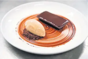  ??  ?? Claudia Fleming’s signature dessert, a chocolate-caramel tart with salted caramel ice cream.