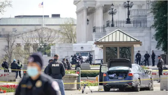  ?? DREW ANGERER/GETTY IMAGES ?? Law enforcemen­t investigat­e the scene Friday after a vehicle rammed into two Capitol Police officers and smashed into a barricade outside the U.S. Capitol.