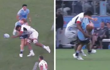  ?? SKY SPORT ?? Waratahs first-five Tane Edmed feels the full force of Samipeni Finau’s hit.