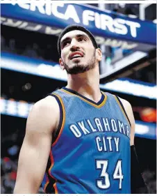  ??  ?? Erdoğan nimmt sich jetzt auch Spitzenspo­rtler vor: Enes Kanter, 25,