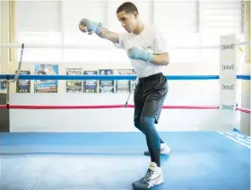  ??  ?? ‘Manny’ Rodríguez trabaja sobre el ring en las Parcelas Falú. Como parte de su preparació­n ha tenido el apoyo de un sicólogo.