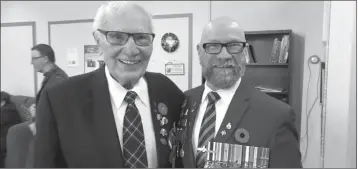  ?? LOUISE SMITH ?? Leon Nowacki, who saw active duty in World War II, is standing beside Deodoris Groen from Legion Branch No. 99.
