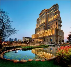  ??  ?? ITC Royal Bengal, Kolkata blends European and indigenous architectu­re. Above: ITC Grand Chola in Chennai has an in-house purificati­on system that enhances the quality of drinking water.
ITC Kohenur in Hyderabad is angled to enhance its interactio­n with the sun, giving its guests access to natural light.