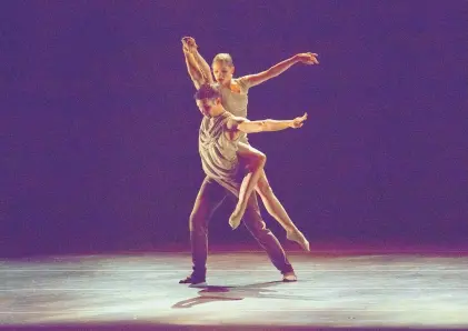  ?? PHOTO BY ROSALIE O’CONNOR ?? Aspen Santa Fe Ballet dancer Craig Black lifts Emily Proctor in “Silent Ghost.”