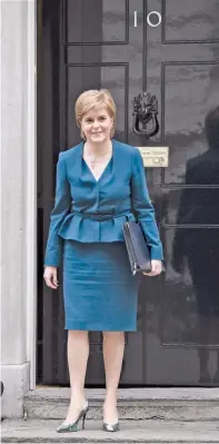  ??  ?? «Αν η Σκωτία πρόκειται να έχει μία πραγματική επιλογή, τότε αυτή η επιλογή πρέπει να προσφερθεί μεταξύ του φθινοπώρου της επόμενης χρονιάς και της άνοιξης της μεθεπόμενη­ς», δήλωσε χθες η πρωθυπουργ­ός της Σκωτίας, Νίκολα Στέρτζον.