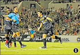  ??  ?? 1. El volante Jairo Vélez fue titular en la derrota que sufrió Cafetalero­s ante Monterrey, en la Copa MX.
2. El jugador ecuatorian­o Jordy Caicedo se destapó con el Vitória marcando dos dobletes en menos de cuatro días, en la Serie B de Brasil.