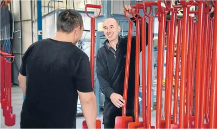  ?? Photo: John Cowpland/alphapix ?? Helping hand: Pacific Powder Coating manager Joe Koenigsber­ger, right, talks with a worker from the Correction­s release to work programme.