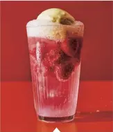  ??  ?? Raspberry rose-lemonade floats
