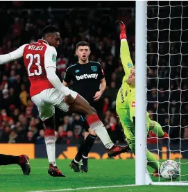  ??  ?? Danny Welbeck scores the winning goal for Arsenal