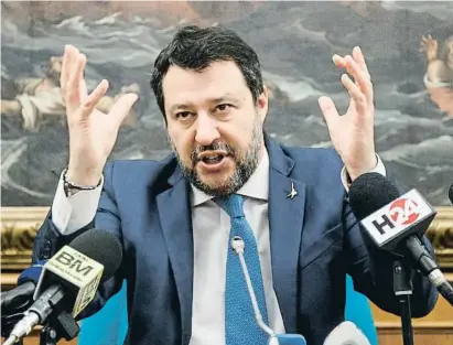  ?? DPA VÍA EUROPA PRESS / EP ?? Matteo Salvini, de la Lliga, en una compareixe­nça davant la premsa