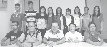  ??  ?? Dr Sia (seated, centre) with some MRC youths who would be attending the conference in Kuching next week.