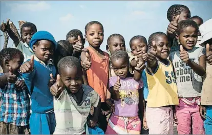  ?? TSHOLOTSHO. ?? Estos niños de Tsholotsho (Zimbabue) disfrutan de un gran presupuest­o en educación