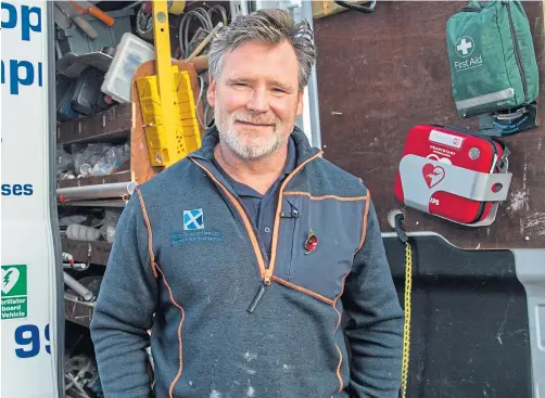  ?? ?? Former soldier Chris Wieczorek and his works van, kitted out with the potentiall­y life-saving defibrilla­tor in red box on door
Picture Lesley Martin