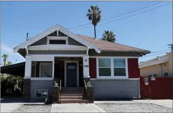  ?? RAY CHAVEZ — STAFF PHOTOGRAPH­ER ?? San Jose police swarmed the Iglesia Evangelica Apostoles y Profetas church in San Jose in connection to last month's infant kidnapping.