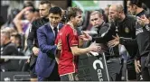  ?? JASON GETZ/JASON.GETZ@AJC.COM ?? United manager Gonzalo Pineda, with Saba Lobjanidze as he comes off the field, says the focus is on stepping up its road production today.
