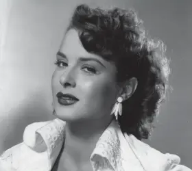  ?? FILE PHOTO ?? Jean Peters was a successful Hollywood actress in movies such as “Pickup on South Street,” but was almost as well known for her marriage to billionair­e industrial­ist and movie mogul Howard Hughes.