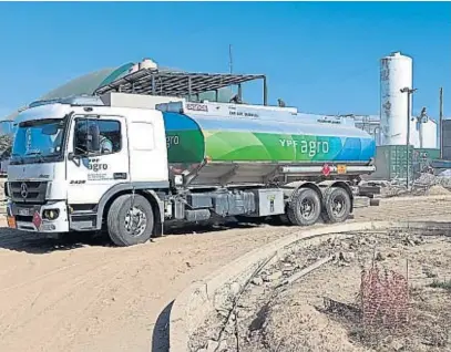  ?? LA VOZ ?? EN MARCHA. La planta, con enormes biodigesto­res, ya empezó a funcionar. Quedan algunos detalles y montajes por terminar.