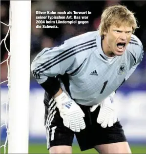  ??  ?? Oliver Kahn noch als Torwart in seiner typischen Art. Das war 2004 beim Länderspie­l gegen die Schweiz.