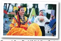  ??  ?? El grupo de Danza Flor del Café de Nueva Frontera, Santa Bárbara, participa en el video.