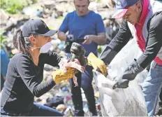  ??  ?? La jefa de Gobierno, Claudia Sheinbaum, inauguró los Sábados de Tequio, programa que busca limpiar la CDMX. Ayer tocó en el Barrio Norte de AO.