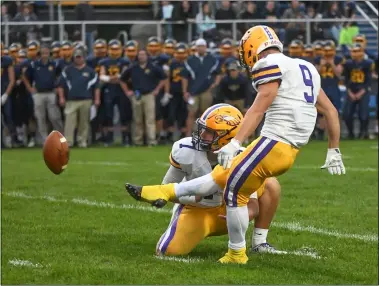  ?? MORNING JOURNAL FILE ?? Avon graduate David Orlando kicks a field goal as a member of the Eagles.