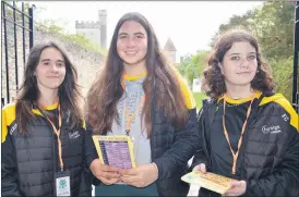  ?? Ahern) (Pic: John ?? Foróige members who were on duty at last Saturday’s Towers & Tales Book Festival in Lismore, l-r: Laia Sanchez, Lauren Fuller and Ella Carthy.