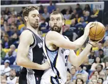  ??  ?? PAU GASOL of the San Antonio Spurs (L) and Marc Gasol of the Memphis Grizzlies