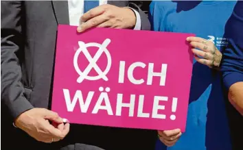  ?? Foto: Christoph Soeder, dpa ?? Wenn Brandenbur­ger und Sachsen am Sonntag über ihre neuen Landtage entscheide­n, wird das Ergebnis auch stark von der Wahlbeteil­igung abhängen. Deshalb gibt es Aufrufe, zur Wahl zu gehen.