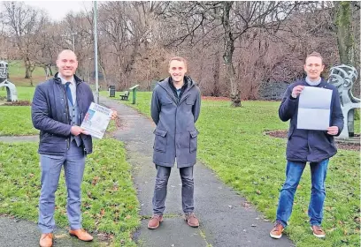  ?? ?? showcasing his artwork Andrew (centre) met up with Monklands MSPS Fulton Macgregor (right) and Neil Gray