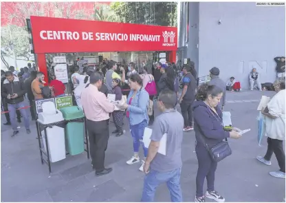  ?? ARCHIVO • EL INFORMADOR ?? CENTRO DE SERVICIO. La población solicitó mayores créditos para adquirir una vivienda el año pasado.