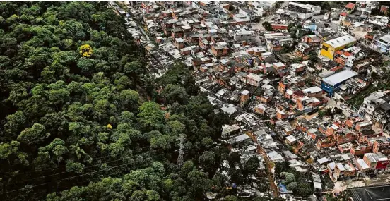  ?? Eduardo Knapp - 24.mai.17/Folhapress ?? Vista aérea da serra da Cantareira no bairro Jardim Peri Novo, em São Paulo