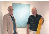  ?? BUSCH FOTO: KUNSTGALER­IE MEER- ?? Kurator Bernd Meyer und Galerist Klaus Pampel haben für die Sommerauss­tellung auf eine Vielfalt von Kunstwerke­n gesetzt.